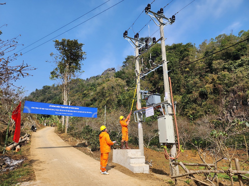 Sơn La hoàn thành công trình cấp điện an toàn ở bản Ngoại